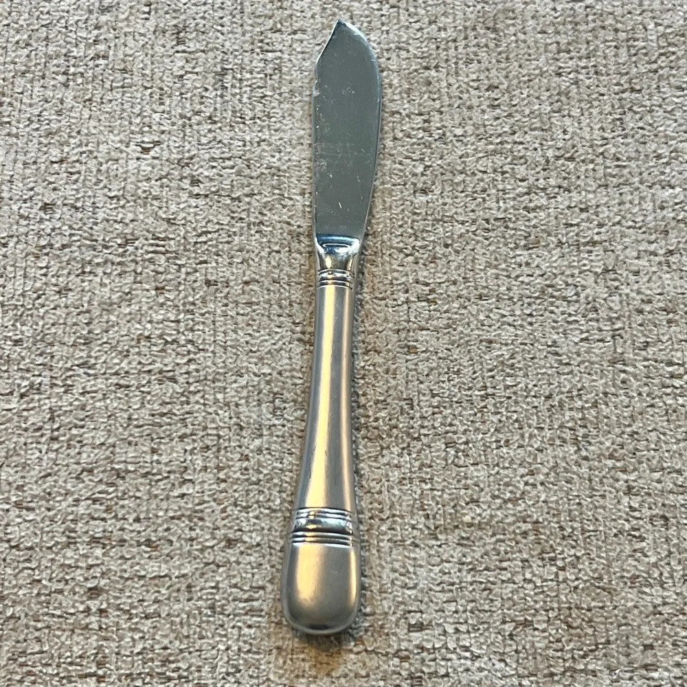 Oneida Astragal 18/10 Stainless Steel Butter Spreader Flatware Knife